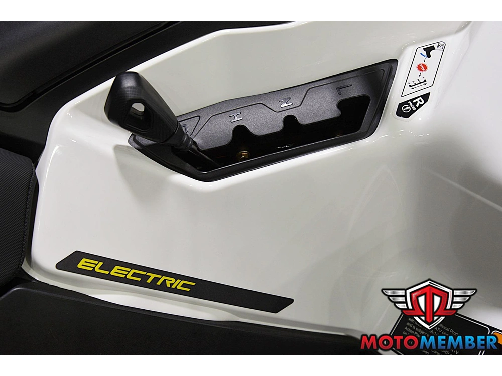 2026 Can-am Outlander Electric alt
