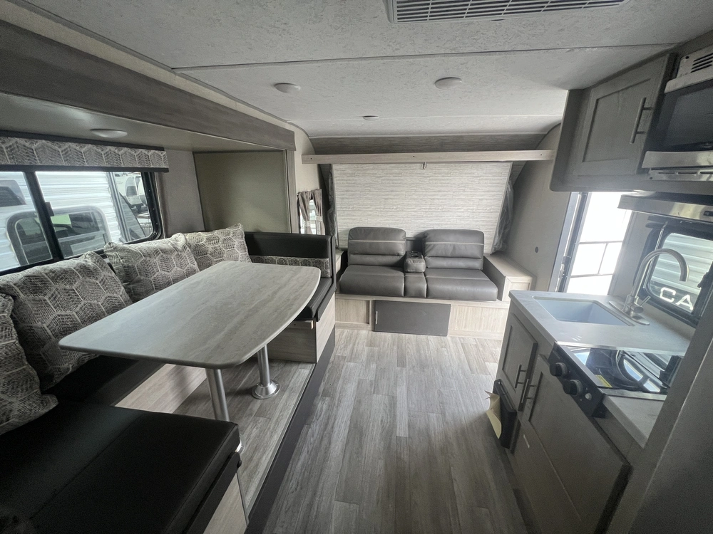 2023 Coachmen Catalina 184bhs alt
