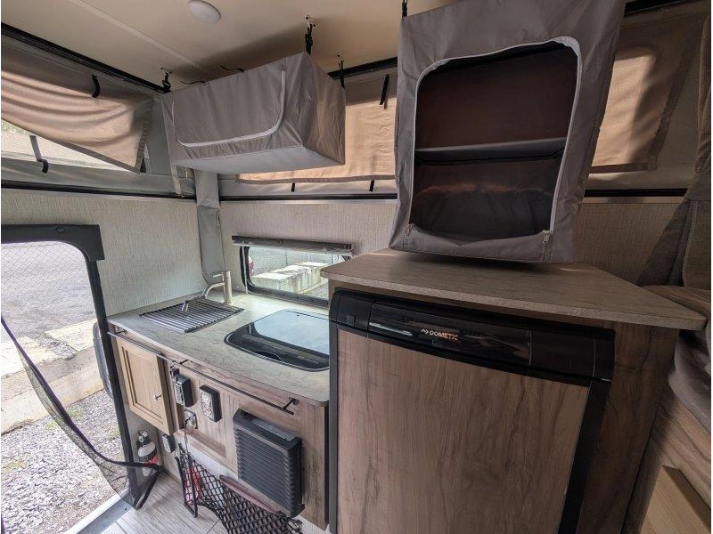 2021 Palomino Real Lite 1604 alt