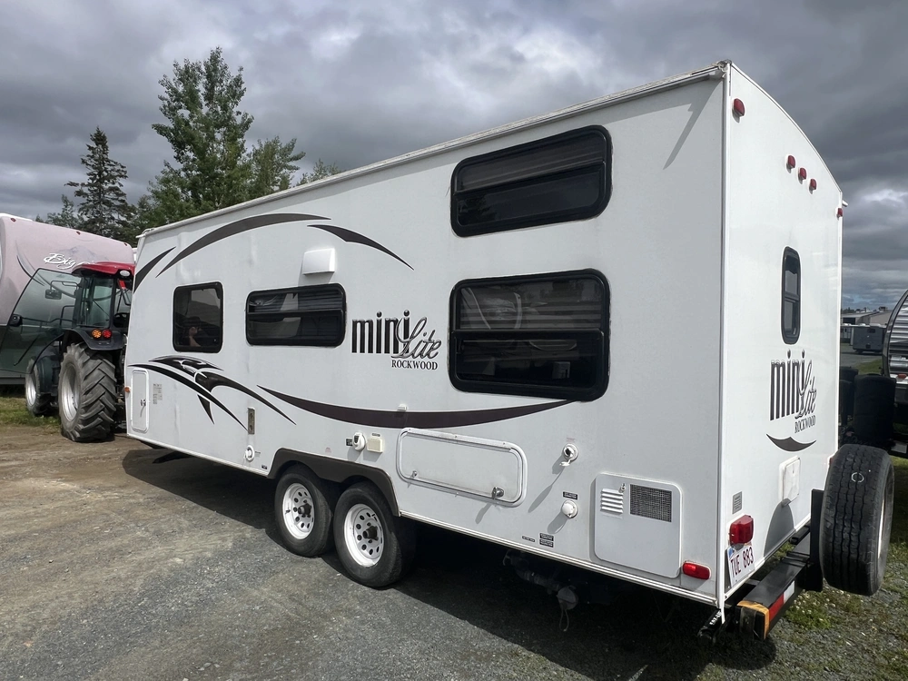 2014 Forest River Dutchmen Four Winds 31 L alt