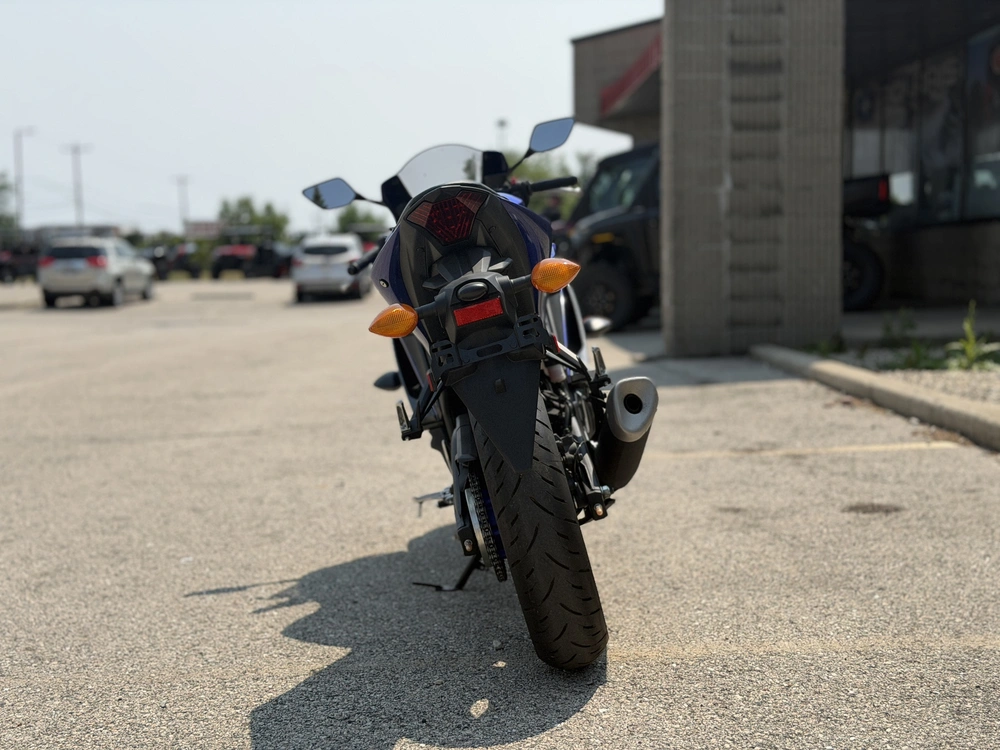 2024 Yamaha Yzf-r3 alt