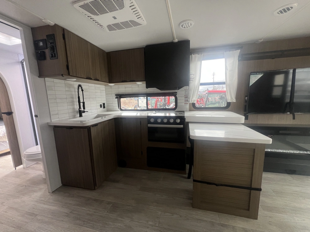 2025 Forest River Wildwood X-lite 22 Veranda alt