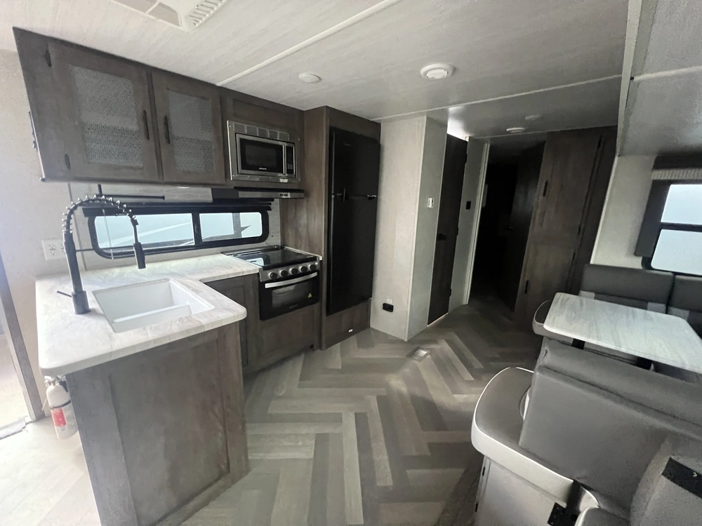2021 Forest River Wildwood 31kqbts alt