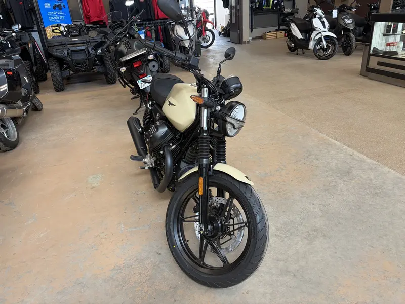 2027 Moto Guzzi V7 STONE (Sabbia Camo)