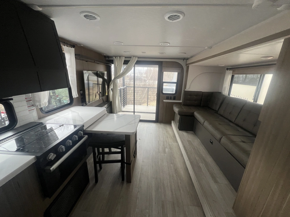 2025 Forest River Wildwood X-lite 22 Veranda alt