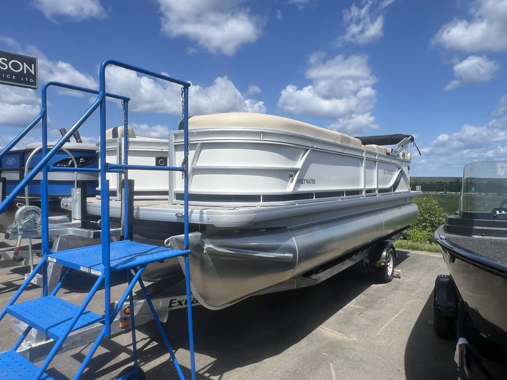 2025 Godfrey Marine Sweetwater 2286 Cse Triple alt