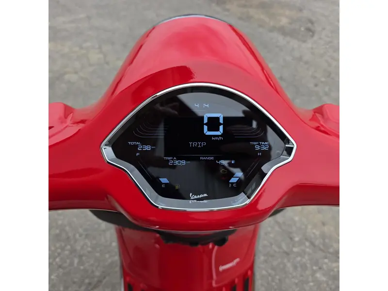 Vespa Primavera Red 150 2027