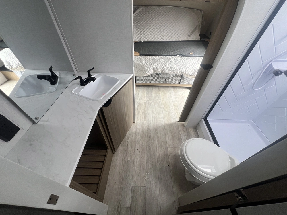 2025 Forest River Wildwood X-lite 22 Veranda alt