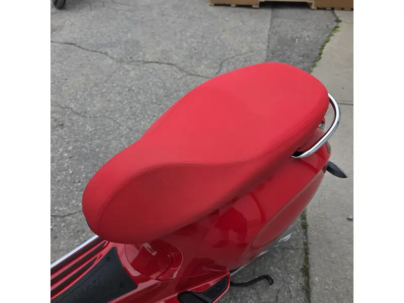 Vespa Primavera Red 150 2027