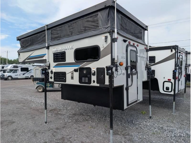 2021 Palomino Real Lite 1604 alt