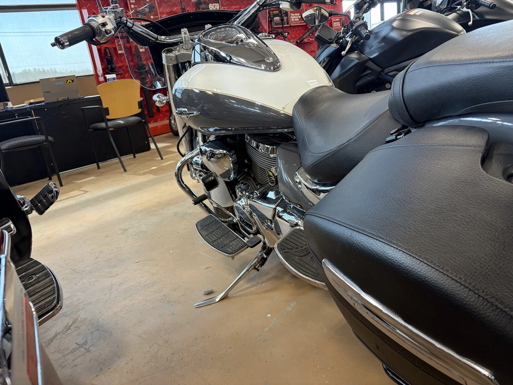 2013 Suzuki Boulevard C90t alt