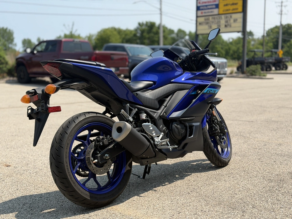 2024 Yamaha Yzf-r3 alt
