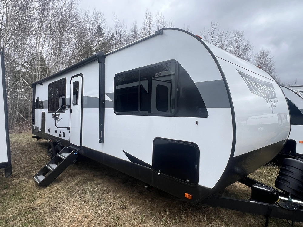2024 Forest River Wildwood Platinum 27 Rk alt
