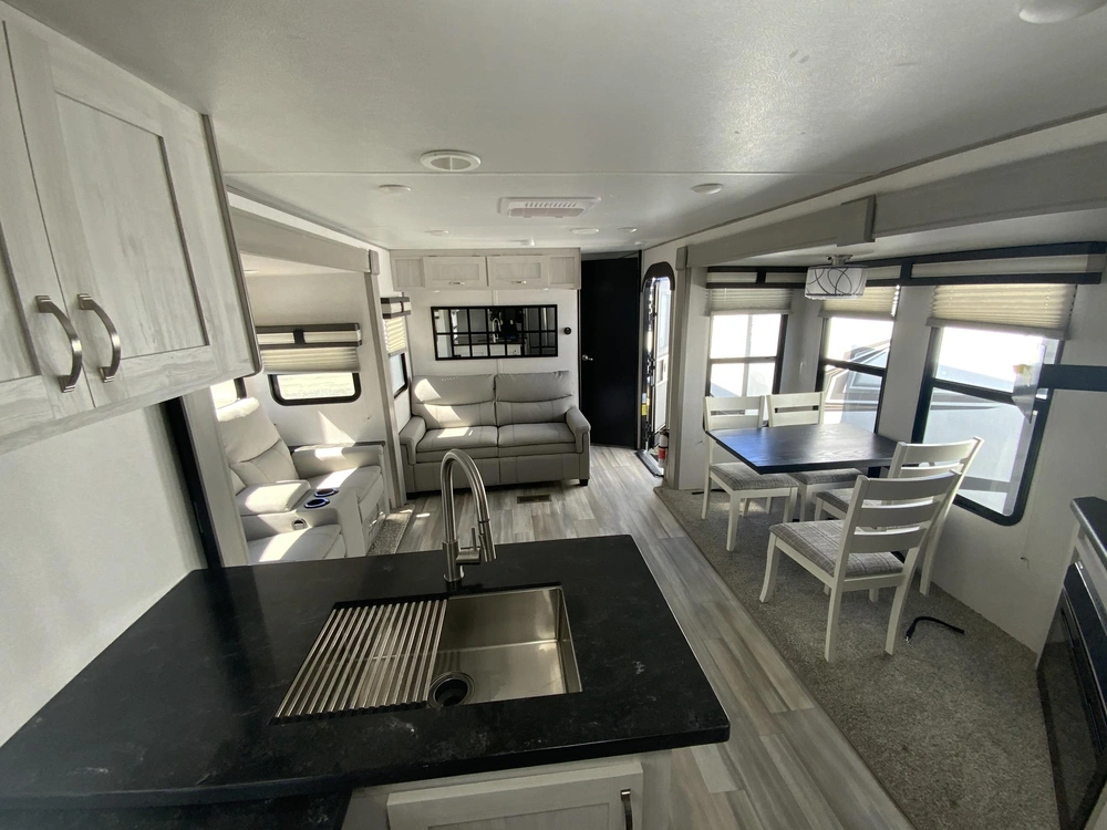 2023 Forest River Lacrosse Luxury Lite 3411 Rk alt