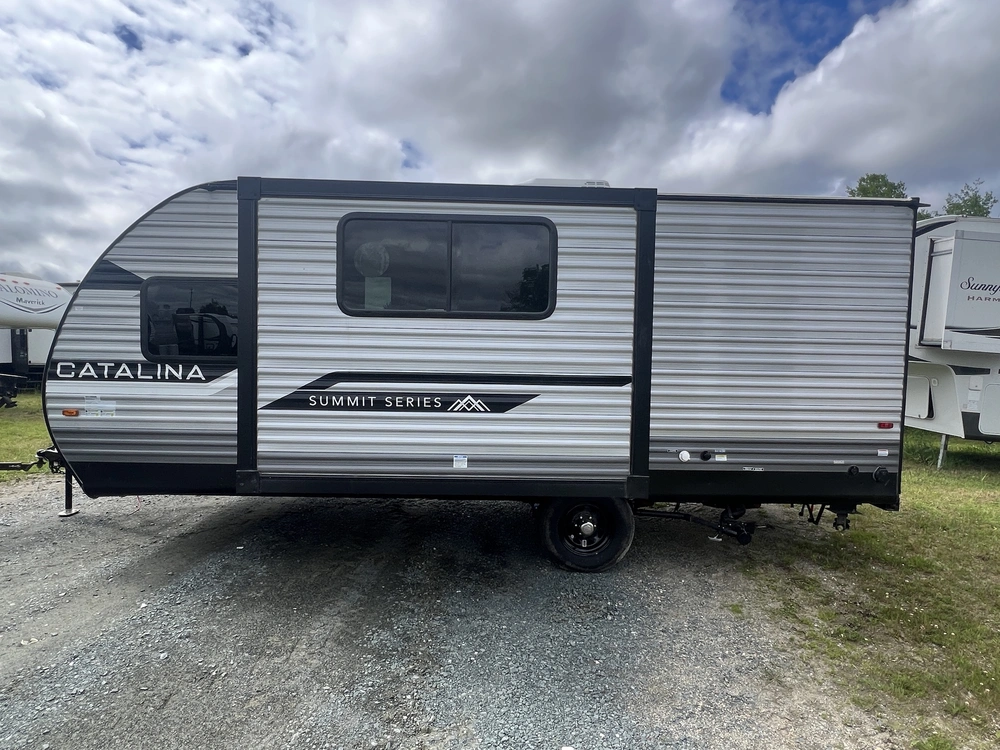 2025 Forest River Coachmen Catalina Summit Series 184 Bhx alt