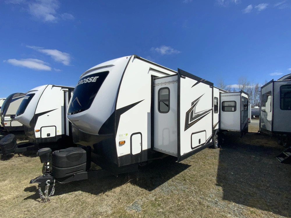 2023 Forest River Lacrosse Luxury Lite 3411 Rk alt