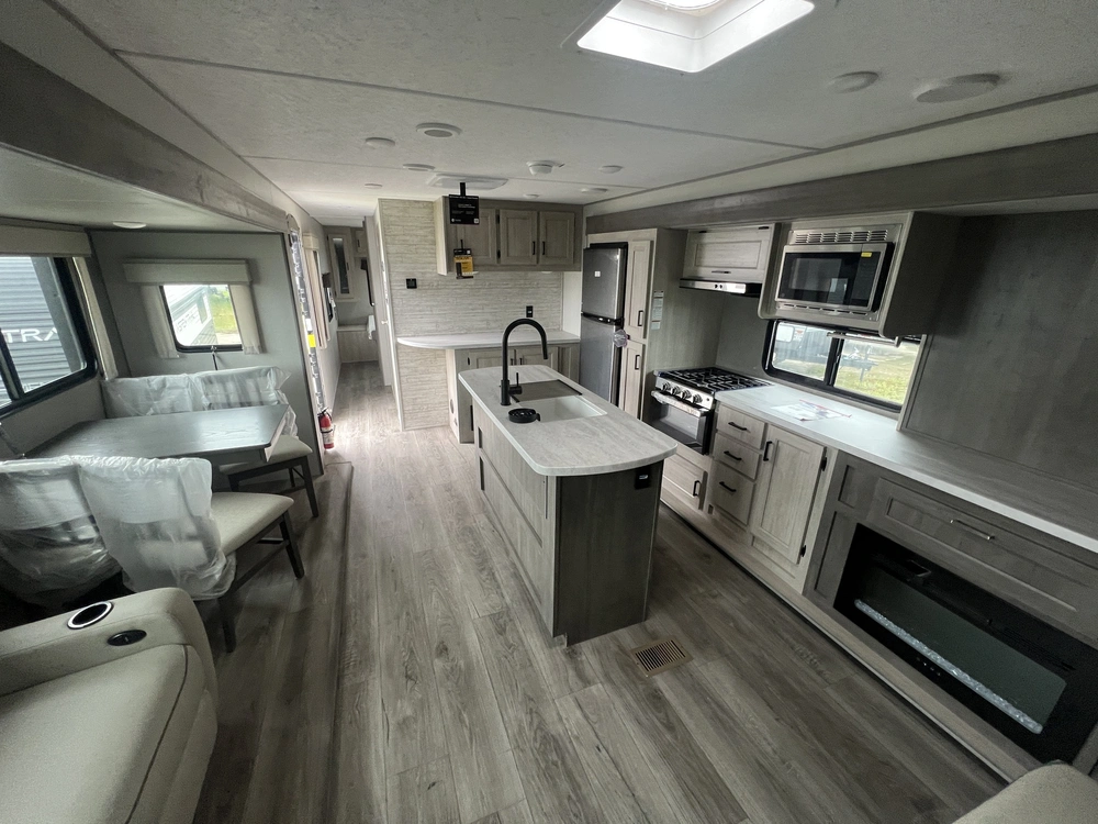 2025 Forest River Coachmen Catalina Legacy Edition 283 Feds alt