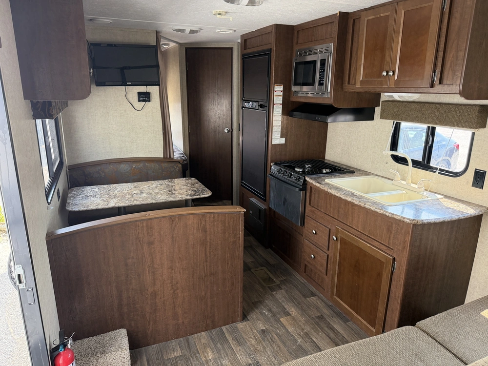 2015 Dutchmen Hideout 260lhs alt