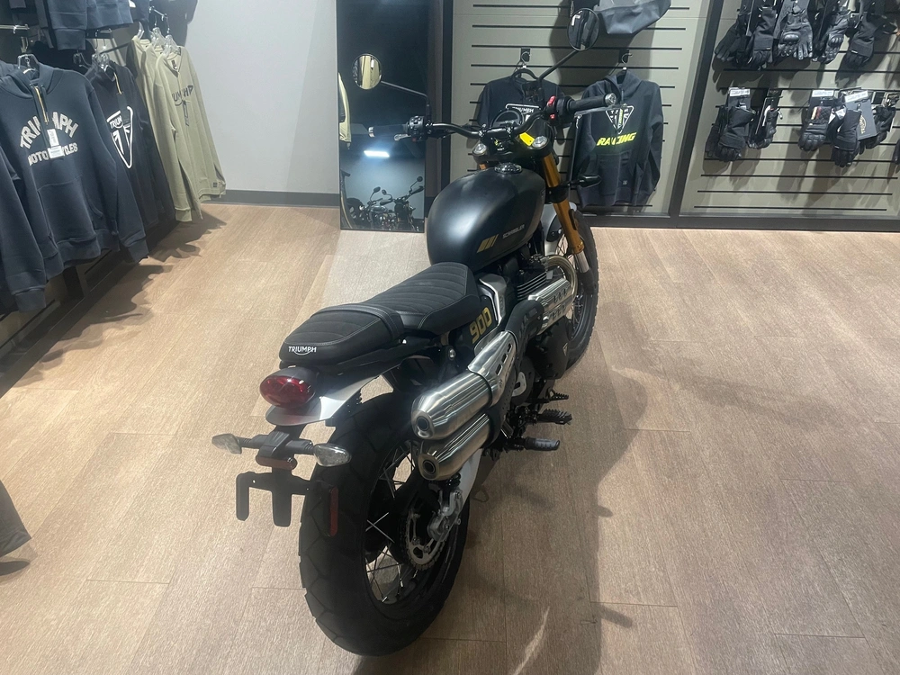 2026 Triumph Scrambler 900 - Matt Khaki Green / Matt Phantom Black alt