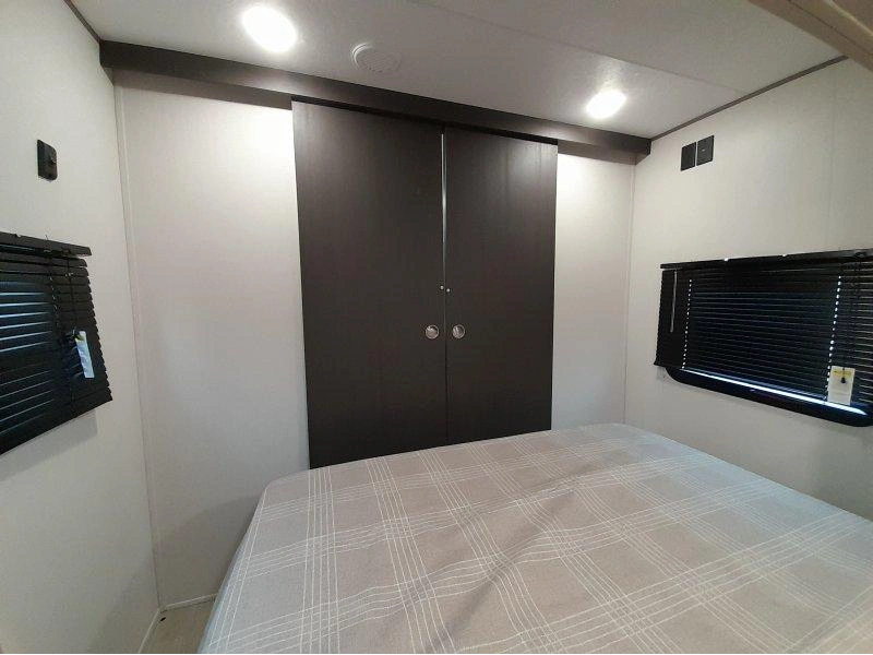2027 Coachmen Catalina 231bhs alt