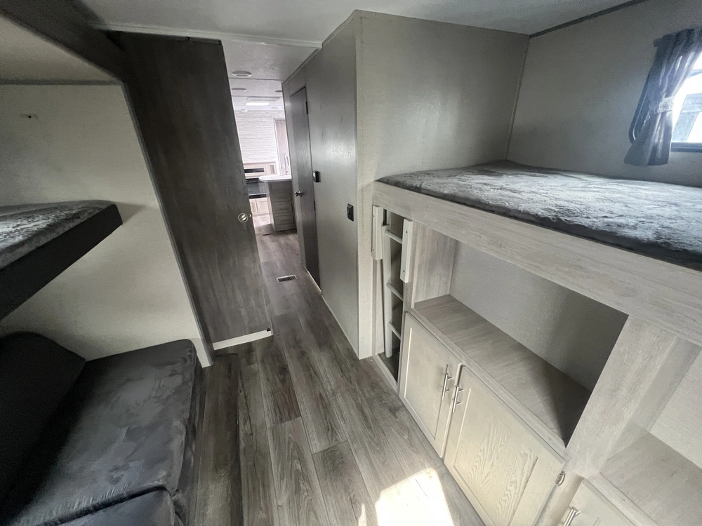 2023 Coachmen Catalina 343bhtsck alt