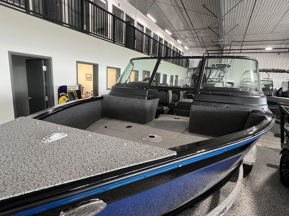 2023 Lund Boat Co 1775 Impact Xs alt