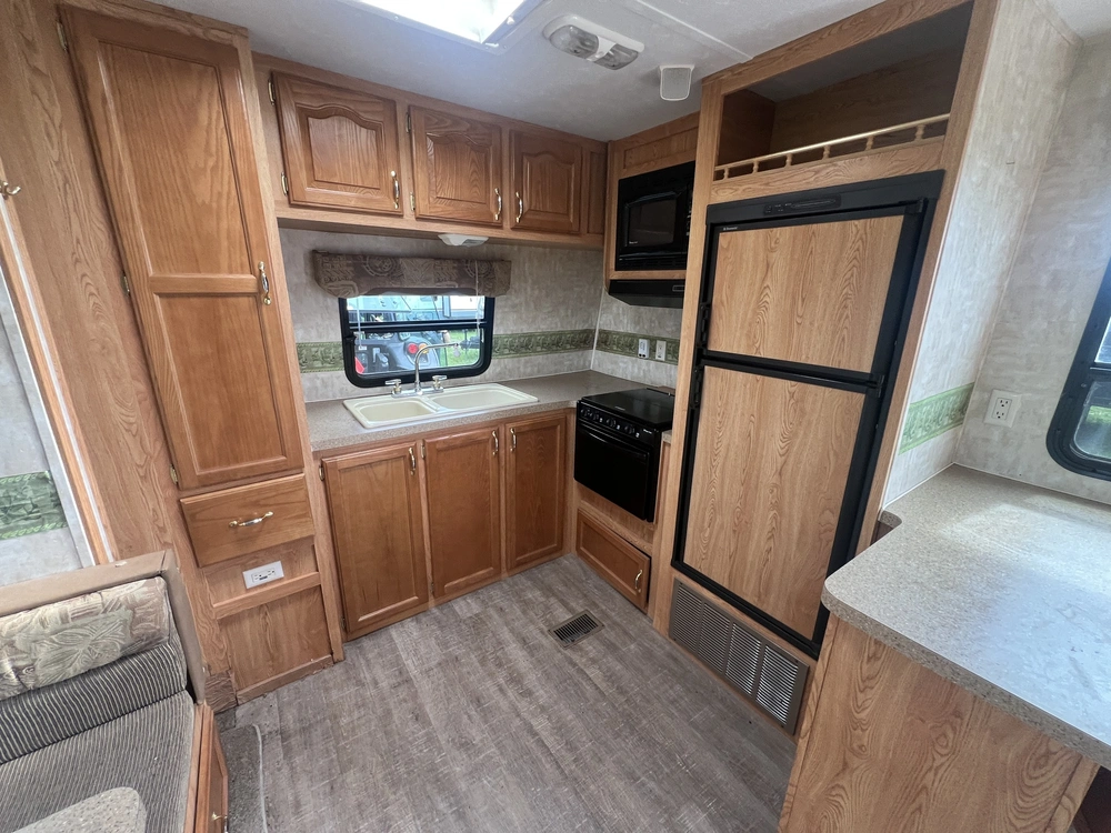 2007 Forest River Cherokee 30 F alt