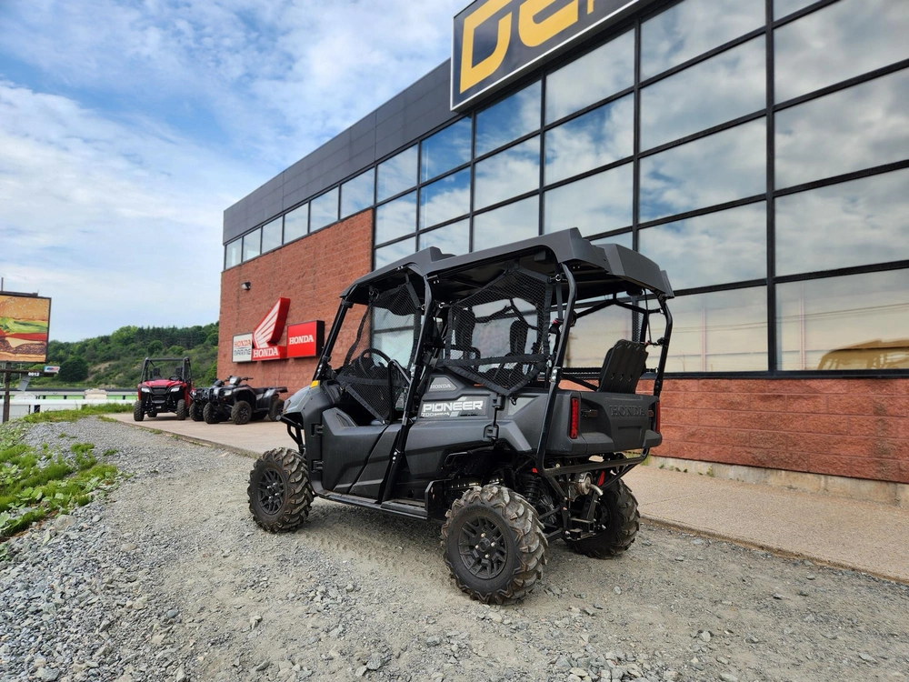 2025 Honda Pioneer 700 - 4d - Green alt