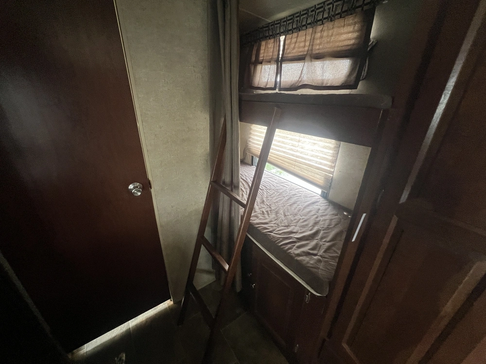 2014 Forest River Dutchmen Four Winds 31 L alt