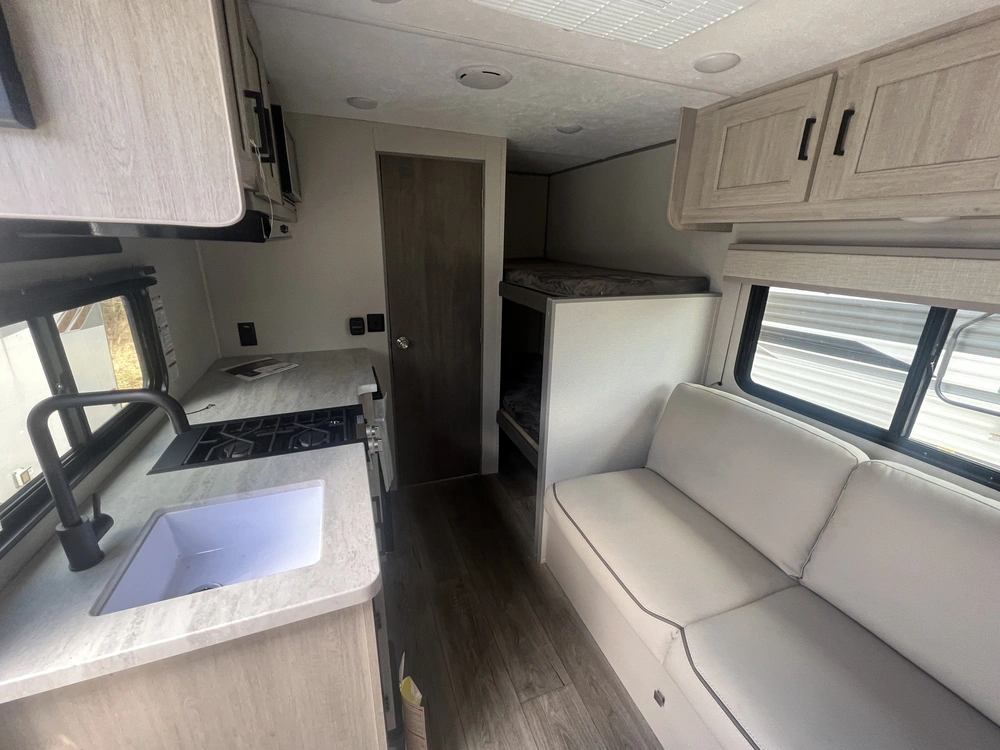2024 Forest River Coachmen Catalina Summit Series 164 Bhx alt