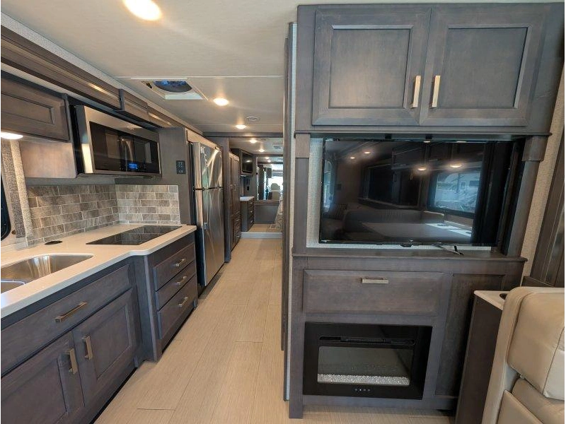Thor Motor Coach Palazzo 37.4 2023 alt