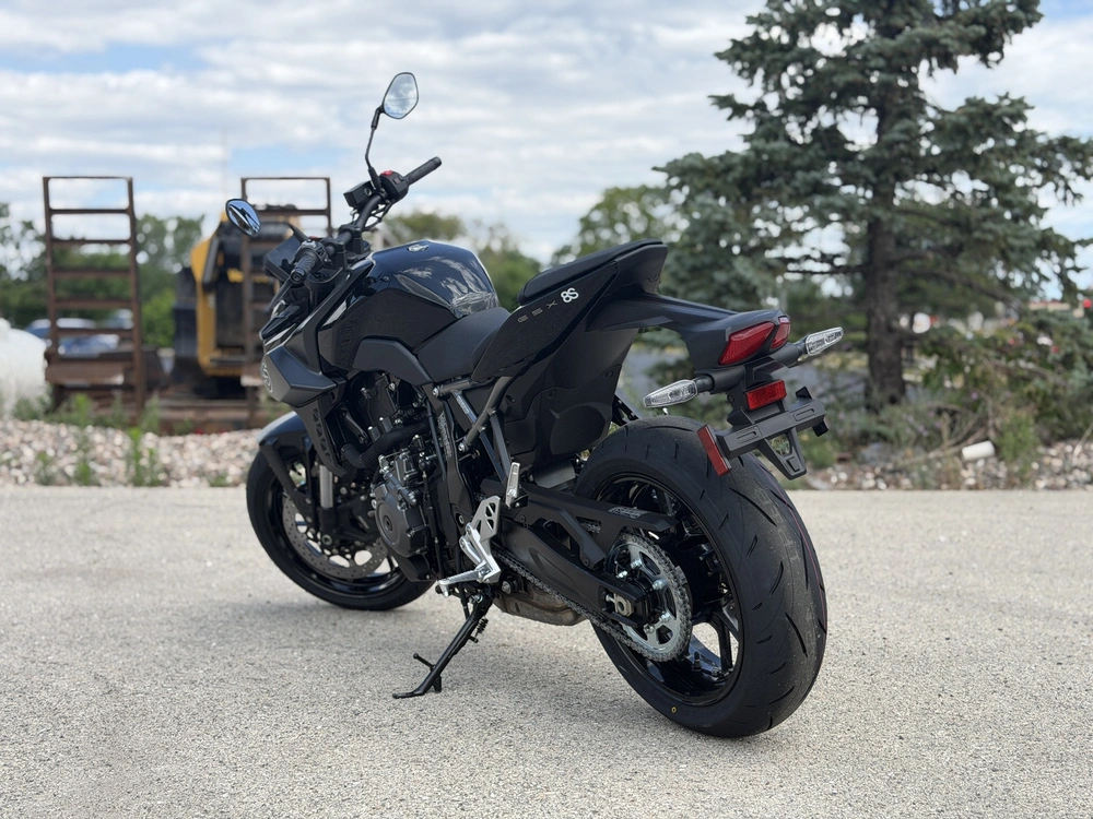 2026 Suzuki Gsx-8s alt