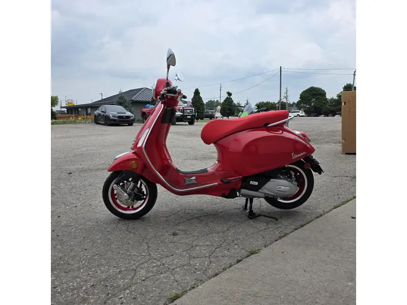 Vespa Primavera Red 150 2027
