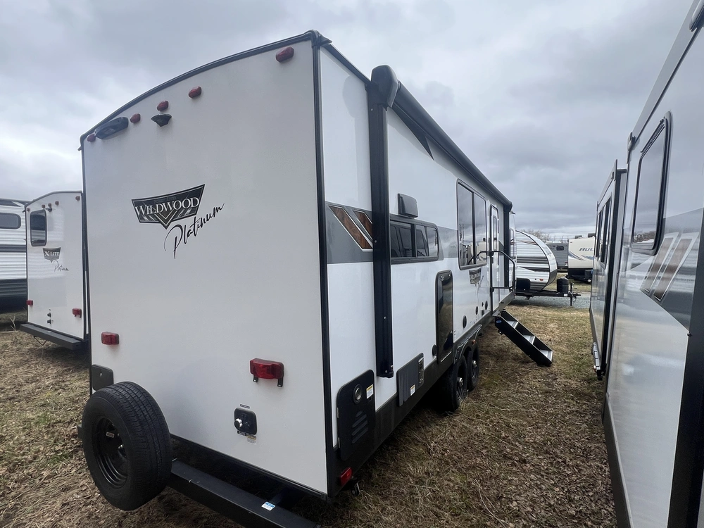 2024 Forest River Wildwood Platinum 27 Rk alt