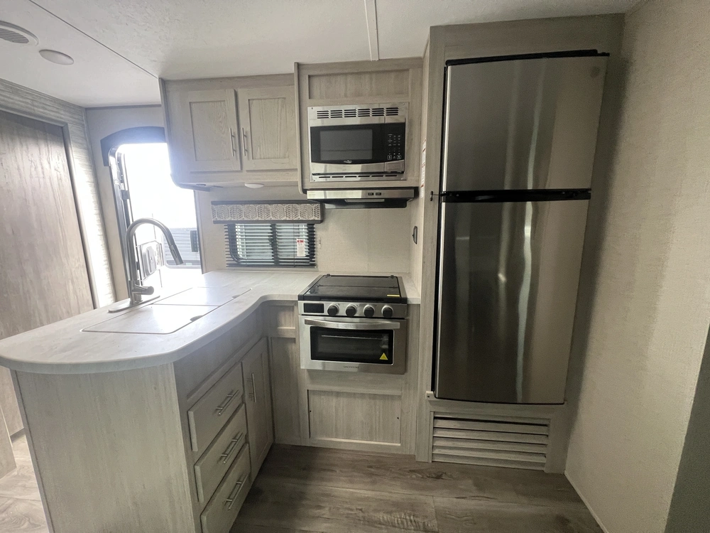 2023 Coachmen Catalina 343bhtsck alt