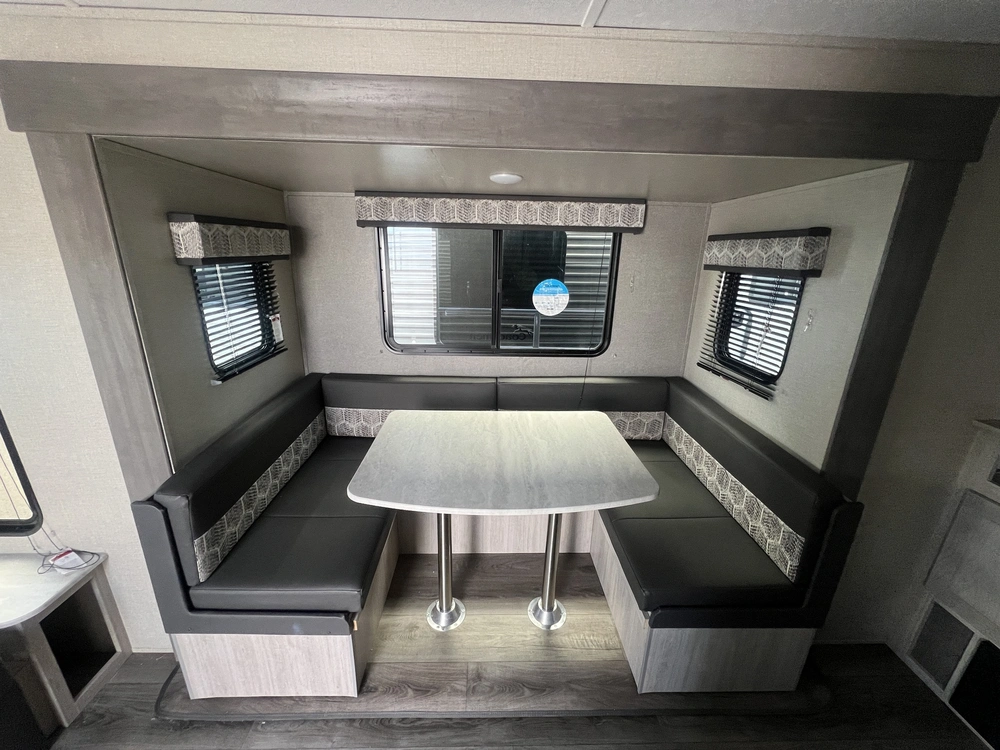 2023 Coachmen Catalina 231mks alt