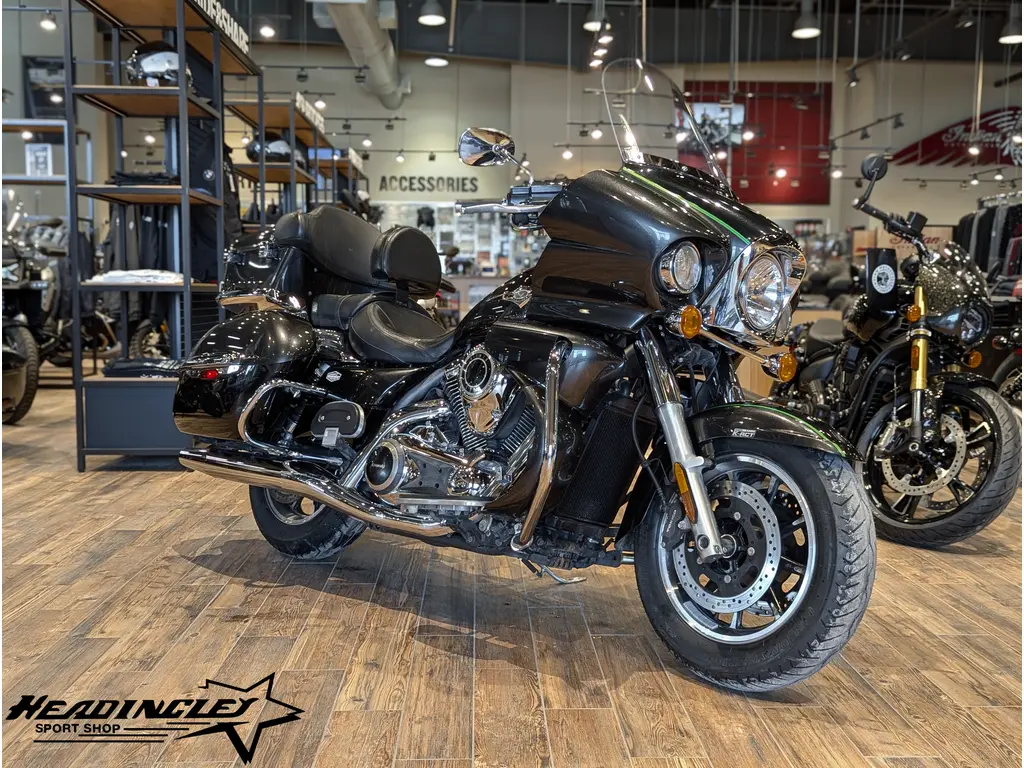 2015 Kawasaki Vulcan 1700 Voyager // Metallic Carbon Gray/Metallic Spark Black 