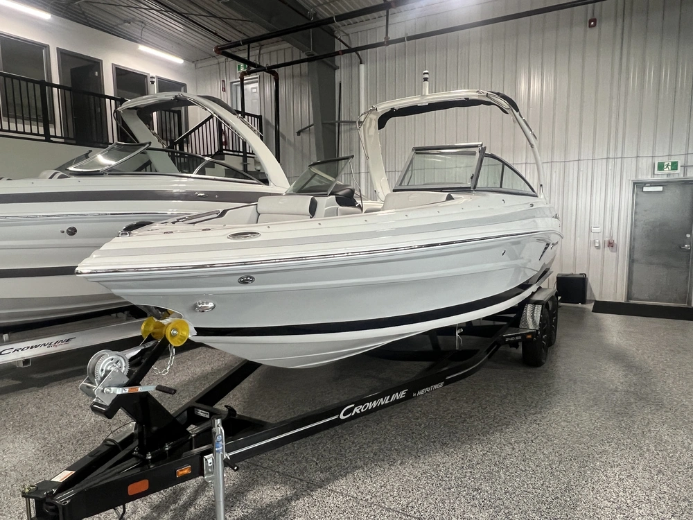 2023 Crownline 240ss alt
