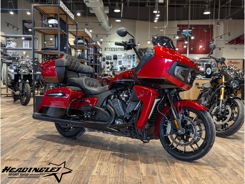 2022 Indian Motorcycle Pursuit Dark Horse Premium // Ruby Metallic/Black Metallic