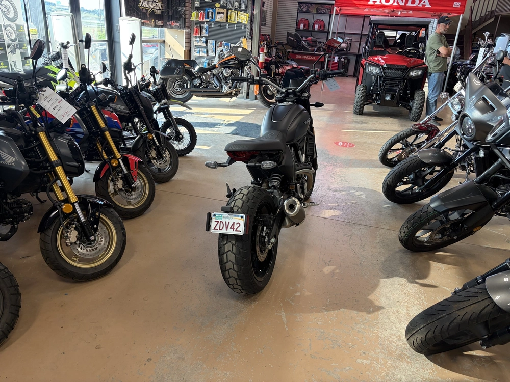 2025 Ducati Scrambler Icon Dark alt