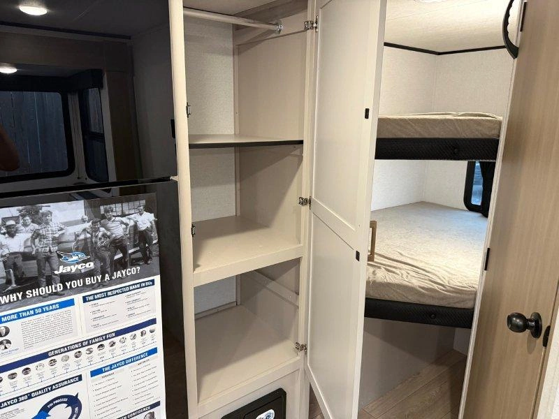 Jayco Jay Feather 26bhsl 2027 alt