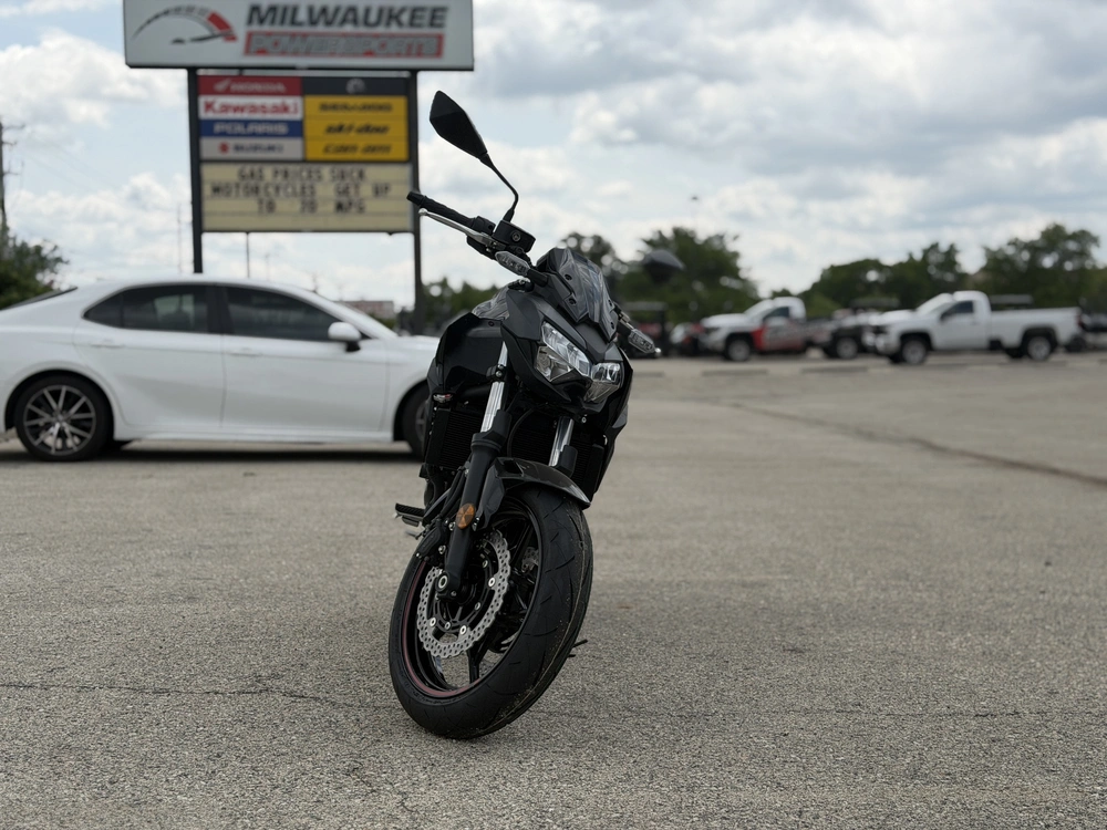 2025 Kawasaki Z650 alt
