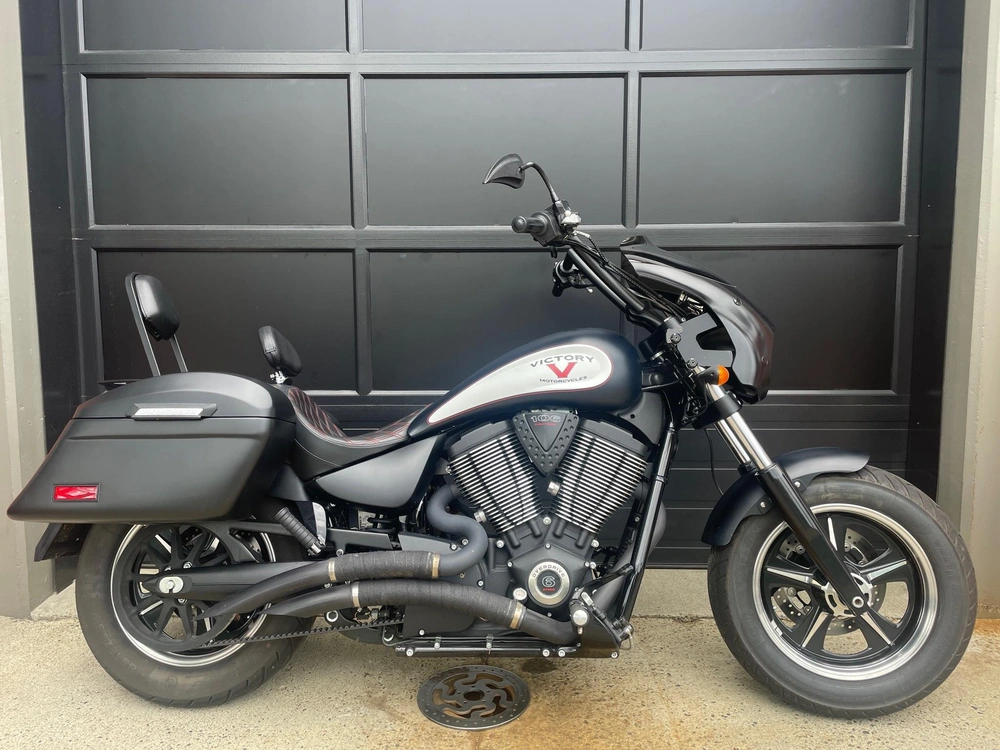 2014 Victory Motorcycles Highball alt