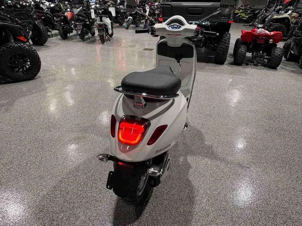Vespa Primavera 50 2026 alt