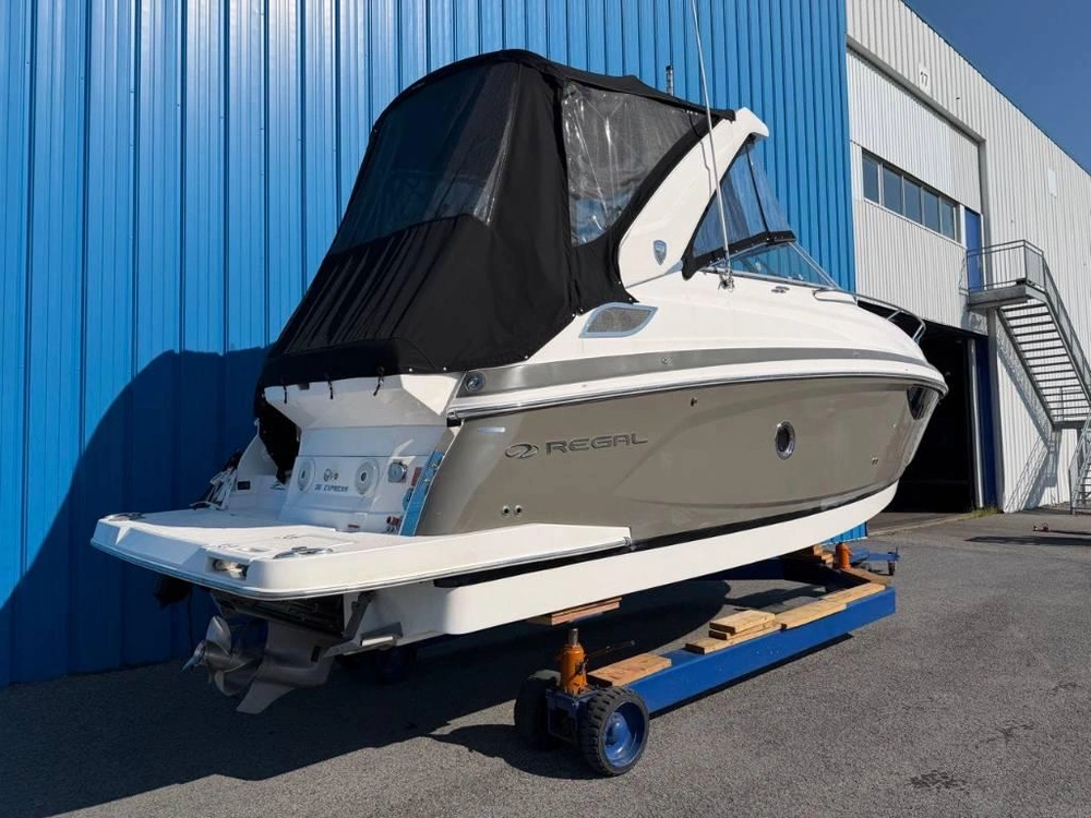 Regal 28 Express 2018 alt