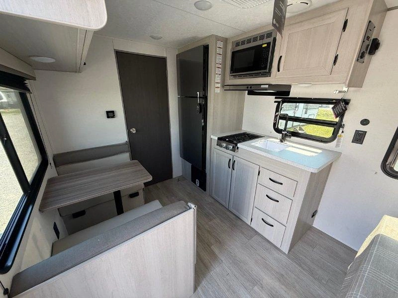 Coachmen Catalina 154rbx 2027 alt