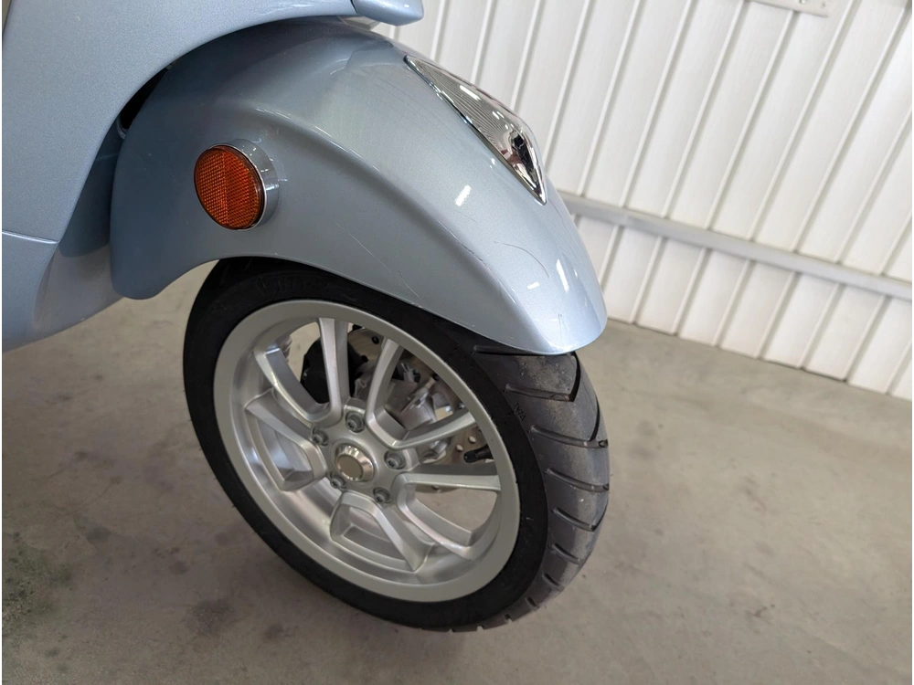Vespa Primavera 50 2023 alt