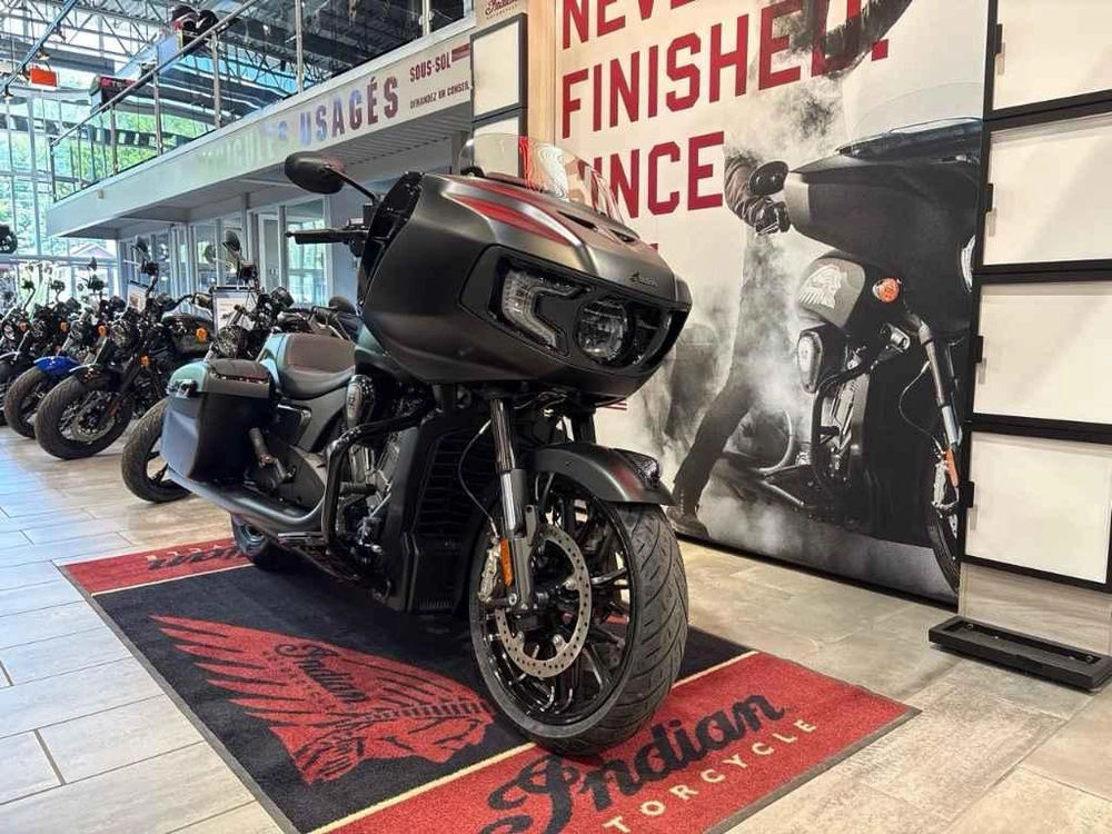 Indian Motorcycle Challenger Dark Horse + 112 & Audio Package 2026 alt
