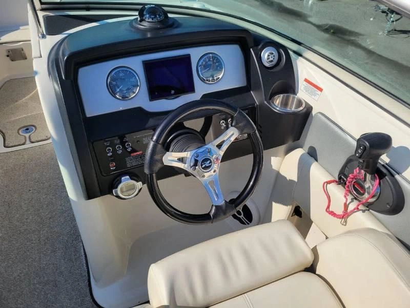 Sea Ray Sundeck 230/ Mercruiser 350 2009 alt