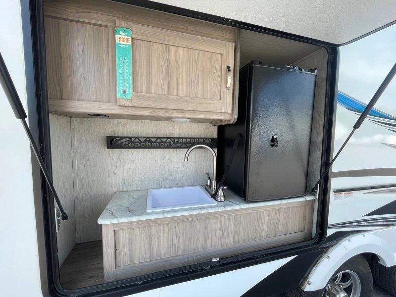 Coachmen Freedom Express 259fkds 2021 alt